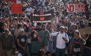 Des centaines de personnes ont manifesté à Madrid le dimanche 16 août contre le port du masque et les mesures contraignantes en Espagne contre le coronavirus.