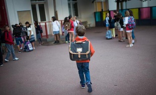 Plus de la moitié des Français, 53%, sont "opposés" la réforme des rythmes scolaires, selon un sondage BVA pour Le Parisien, Aujourd'hui-en-France et I-Télé-CQFD publié samedi.