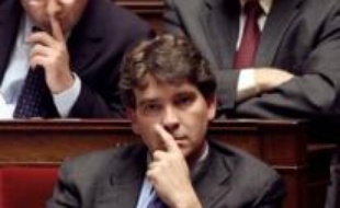 Arnaud Montebourg, député PS et président du conseil général de Saône-et-Loire, affirme que "Bertrand Delanoë et Ségolène Royal n'ont aucune chance d'obtenir la majorité au PS pour en prendre la tête car les militants ne veulent pas être les otages d'une guerre des chefs".