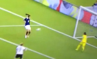 Gaëtan Thiney a manqué une chance incroyable d'envoyer la France en demi-finale.
