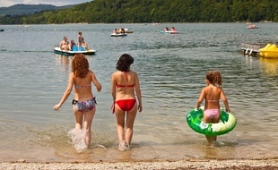Baignade dans un lac ( illustration ).