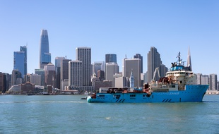 Le navire d'Ocean Cleanup, à San Francisco.