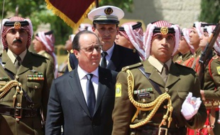 Le président français François Hollande lors d'une cérémonie officielle à Amman, le 19 avril 2016