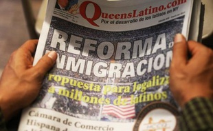 L'espagnol, que les immigrants cherchaient autrefois à escamoter, a de plus en plus pignon sur rue aux Etats-Unis, dans les rues, les campus et jusqu'au coeur du pouvoir, avec des Hispaniques de plus en plus influents dans les médias et la politique.