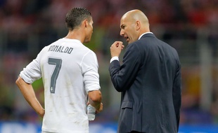 Cristiano Ronaldo et Zinedine Zidane lors de Real Madrid-Atlético Madrid, le 28 mai 2016.