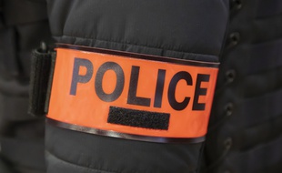 Le voisin a maîtrisé le suspect jusqu'à l'arrivée de la police. Illustration.