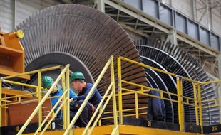 L'Autorité de sûreté du nucléaire (ASN), en écartant mardi l'hypothèse d'une fermeture de la centrale de Fessenheim (Haut-Rhin), a soulagé riverains et salariés de la doyenne du parc français, au grand dam des écologistes qui réclament son démantèlement.