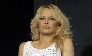 Pamela Anderson au stade Vélodrome de Marseille le 7 octobre 2018.