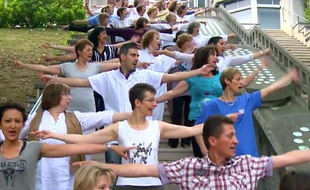 Capture d'écran du lipdub du personnel de l'hôpital Edouard-Herriot de Lyon.