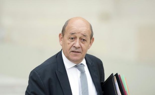 Jean-Yves Le Drian à la sortie du conseil des ministres le 14 octobre 2015 à l'Elysée