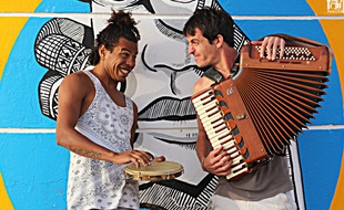 Les Brésiliens de Café Com Leite figurent parmi les invités du festival.