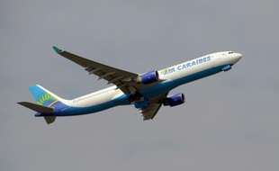 Un Airbus Air Caraibes A330-300 à l'aéroport de Paris-Orly le 26 mars 2013 -
