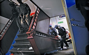 Le commando israëlien prend possession du bateau Mavi Marmara, en mai 2010, avec lequel IHH entendait briser le blocus de Gaza.