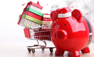Les Français consacrent environ 355 € en cadeaux de Noël, quitte à limiter le reste de leur budget pour les fêtes.