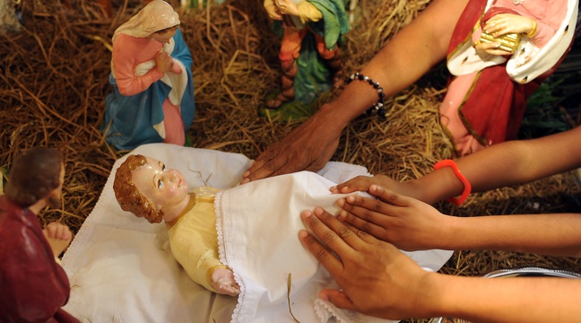 Un Bebe Dans La Creche De Noel Etats-Unis: Un bébé découvert dans la crèche de Noël d'une église