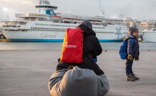 Des migrants sur le port du Pirée, près d'Athènes en Grèce le 7 mars 2016.
