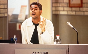 Jamel Debbouze en standardiste dans « H »