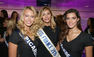 Camille Cerf, Miss France 2015 à Lille avec miss Nord-Pas-de-Calais (à droite) et miss Picardie (à gauche).