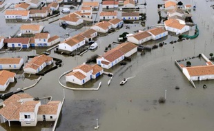 Vue aérienne de La Faute-sur-Mer envahie par les eaux le 3 mars 2010