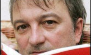 Des journalistes de Libération, du Monde, du Canard Enchaîné et du Nouvel Observateur ont été entendus jeudi comme témoins par les magistrats chargés d'enquêter sur la "violation du secret de l'instruction" dans l'affaire Clearstream, a-t-on appris de sources proches du dossier.