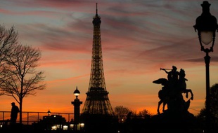 Paris a mis en place un "plan climat" dès 2007, avec pour objectif de réduire les émissions de gaz à effet de serre de 75% d'ici 2050 par rapport au niveau de 2004