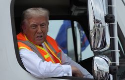 Ses fans des « ordures » ? Trump répond à Biden depuis un camion-poubelle