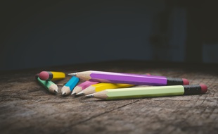 Illustration de crayons à papier.