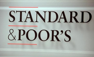 L'agence de notation Standard and Poor's a abaissé de deux crans mercredi la note de l'Arabie saoudite à "A-", au lieu de A+