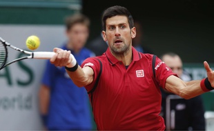 Novak Djokovic lors de son match contre Tomas Berdych à Roland-Garros, le 2 juin 2016.