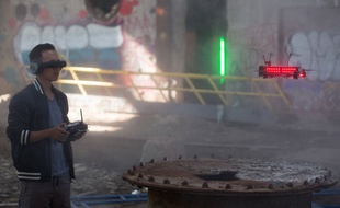 Le pilote de drone UmmaGawd, à New York, en 2015.