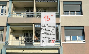 Excédés, les locataires de la résidence Laënnec ont mis des banderoles.