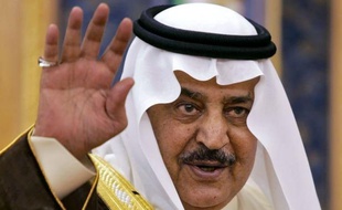 Les Saoudiens devaient faire allégeance samedi à leur nouveau prince héritier, Nayef Ben Abdel Aziz, présenté dans la presse comme l'homme de la situation et salué à Washington pour "son engagement" à combattre le terrorisme dans la première puissance pétrolière du monde.