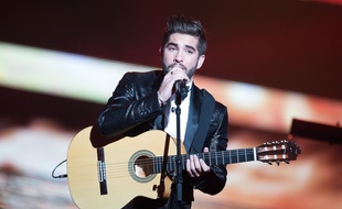 Kendji Girac, lors d'un concert à Cannes.
