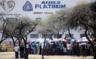 La démission annoncée vendredi de Cynthia Carroll, la patronne du géant minier Anglo American, numéro 1 mondial du platine, n'a pas surpris les initiés, alors que le groupe s'efforce de sortir d'une violente crise sociale en Afrique du Sud.