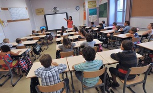 Le livret personnel de compétences, rempli à l'école primaire et au collège, sera simplifié pour l'année scolaire en cours, selon des modalités publiées jeudi dans le bulletin officiel du ministère de l'Education.