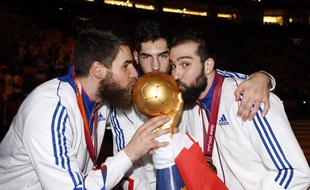 (L-R) Luka Karabatic, Nikola Karabatic and Igor Janic
French players celebrate with the trophy during the podium ceremony of 24th Men's Handball World Championships at the Lusail Multipurpose Hall in Doha, Qatar, Sunday, Feb. 1, 2015./SIPA_0752.14/Credit:S.Pillaud/FFHB/SIPA/1502020805