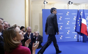 Vainqueur de la primaire à droite, François Fillon s'apprête à prononcer son discours, le 27 novembre 2016 à Paris.