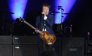 L'artiste Paul McCartney sur la scène du Desert Trip Festival