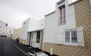 Photo prise le 26 novembre 2010 au Havre de «maisons Borloo», livrées à leurs propriétaires avec de nombreux défauts.