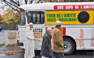 L'Amitié Judéo-Musulmane de France (AJMF) organise des rencontres entres juifs et musulmans, autour d'un couscous notamment.