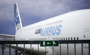Un A380 sur le tarmac du centre de livraison de Blagnac. Archives