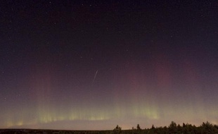 Les débris d'une fusée russe Soyouz sont à l'origine de la traînée de lumière constatée lors du réveillon de Noël dans une partie du ciel européen, a indiqué dimanche l'Observatoire royal de Belgique.