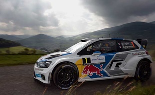 Sébastien Ogier au volant de sa Volkswagen Polo au rallye de France, en Alsace, le 4 Octobre 2014