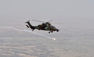 Un hélicoptère de combat français au Sahel