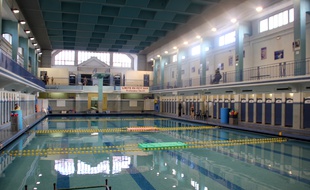 L'intérieur de la piscine Saint-Georges à Rennes.
