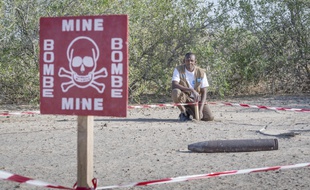 L'utilisation désormais récurrente de mines antipersonnel artisanales complique la tâche des démineurs. ici au Tchad.