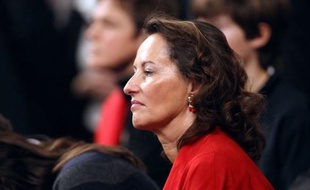 Le premier secrétaire fédéral du Parti Socialiste en Charente-Maritime, Olivier Falorni, a annoncé officiellement dimanche à La Rochelle sa candidature face à Ségolène Royal, présidente de la région Poitou-Charentes et candidate aux législatives dans la ville.