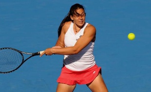 Marion Bartoli, tête de série N.8, a été éliminée par la Bélarusse Victoria Azarenka (N.3) en deux sets, 7-5, 6-4, en quarts de finale du tournoi WTA de Sydney, disputés mercredi.