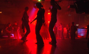 En discothèque (illustration)