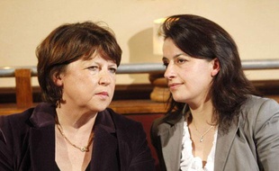 Martine Aubry (PS) et Cécile Duflot (EELV) lors d'une conférence de presse à Paris, le 18 mars 2010.